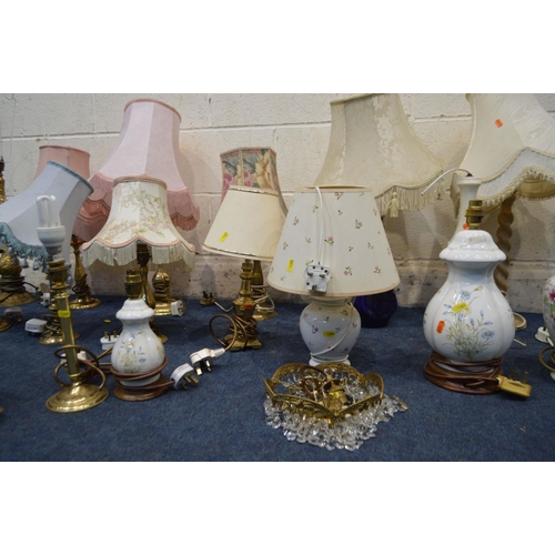 1385 - A QUANTITY OF VARIOUS TABLE LAMPS, to include eleven brass lamps, ten ceramic, onyx, alabaster, etc,... 