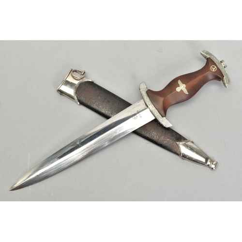 256 - A GERMAN 3RD REICH S.A.DAGGER AND SCABBARD, the blade is marked RZM M7/36 on one side with the 'Ulle... 