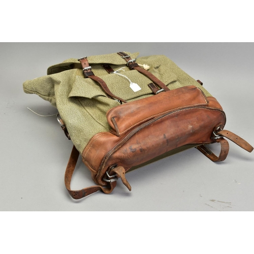 277 - A SWISS ARMED FORCES RUCKSACK/BACKPACK, 'Salt and Pepper' canvas, all complete with frame, belt, loo... 