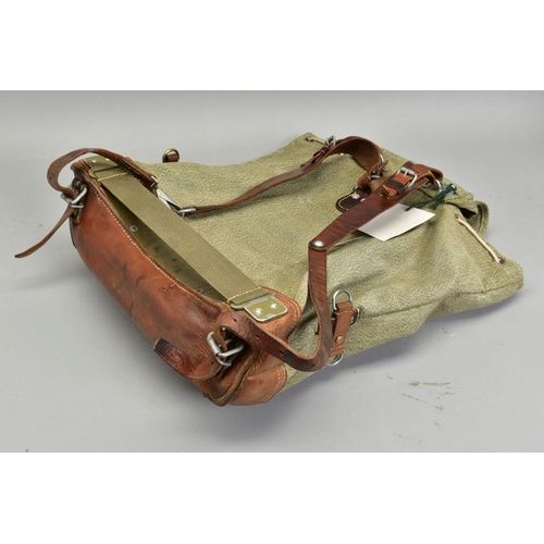 277 - A SWISS ARMED FORCES RUCKSACK/BACKPACK, 'Salt and Pepper' canvas, all complete with frame, belt, loo... 