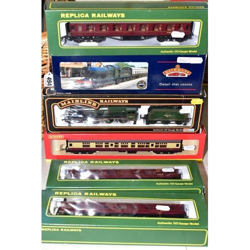 497 - BOXED HORNBY RAILWAY 00 GAUGE MAINLINE STEAM TRAIN SET NO R1032, comprising class B12 locomotive No ... 