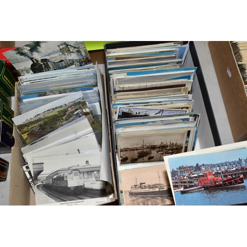 499 - MARITIME & RAILWAY POSTCARDS, a collection of over 600 Postcards/Photocards of Trains, Stations, Sig... 