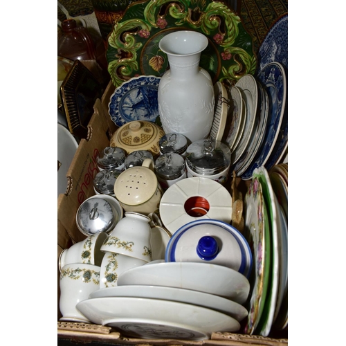 518 - FOUR BOXES AND LOOSE CERAMICS AND GLASS ETC, to include Wedgwood Pennine coffee wares, Royal Doulton... 