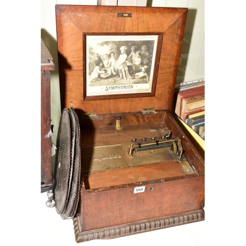 555 - A MAHOGANY CASED MUSICAL SYMPHONION with six discs, mechanism winds and functions but requires some ... 