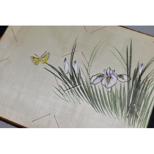 556 - A SHIBYAMA LAQUERED PHOTOGRAPH/POSTCARD ALBUM, containing 20 leaves of painted silk illustrations, t... 