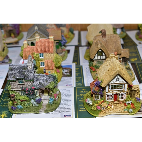 578 - TWENTY FIVE LILLIPUT LANE SCULPTURES FROM SYMBOL OF MEMBERSHIP/COLLECTORS CLUB FREE GIFT, all with d... 