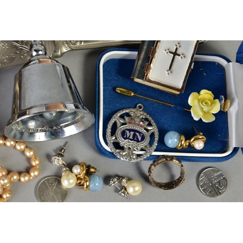 79 - A SELECTION OF ITEMS, to include a white metal filigree butterfly pendant necklace, stamped 925, a l... 