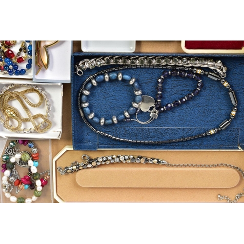 88 - A SELECTION OF COSTUME JEWELLERY, to include various beaded necklaces and bracelets, imitation pearl... 