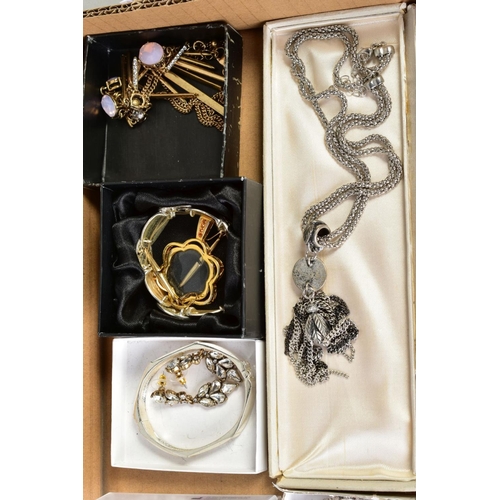 88 - A SELECTION OF COSTUME JEWELLERY, to include various beaded necklaces and bracelets, imitation pearl... 