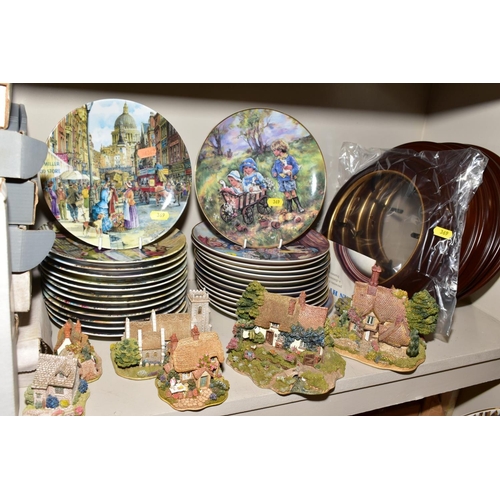 369 - A QUANTITY OF BOXED AND LOOSE COLLECTORS PLATES, BOX OF CERAMICS AND GLASS, LILLIPUT LANE COTTAGES (... 