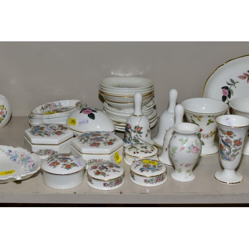 376 - A QUANTITY OF WEDGWOOD AND AYNSLEY BONE CHINA GIFTWARE, patterns include Wild Strawberry, Kutani Cra... 