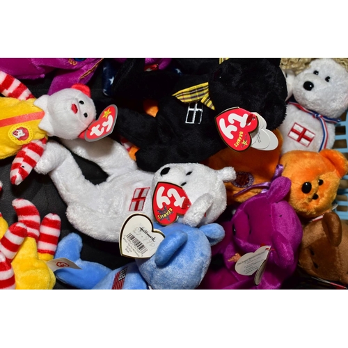 388 - A COLLECTION OF VINTAGE RAULS/PLASTECH HAPPY GANG FIGURES, to include Debbie Duck, Big Bunny, Ossie ... 