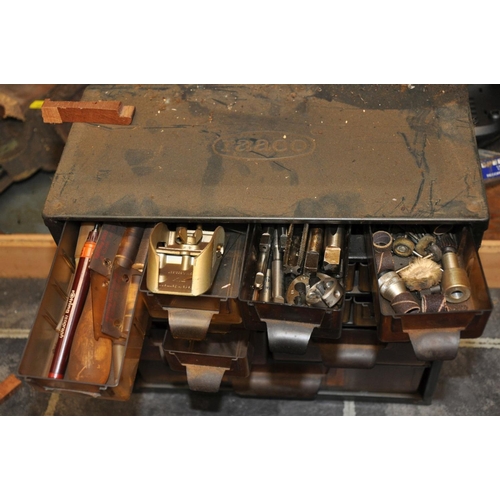 122 - A CARPENTERS TOOL TRAY CONTAINING TOOLS, including Record clamps, mallets, a multi drawer screw cabi... 