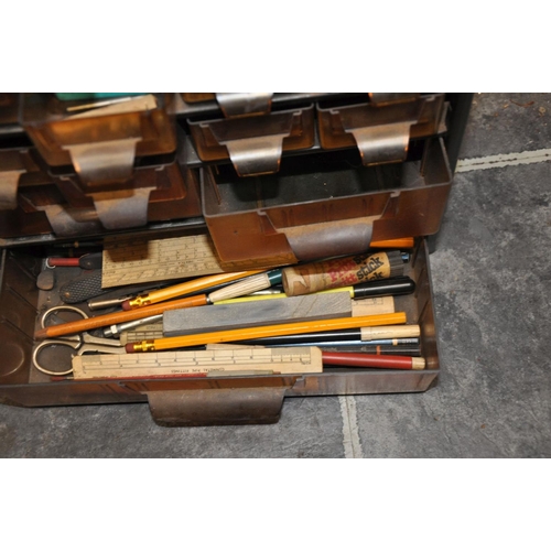 122 - A CARPENTERS TOOL TRAY CONTAINING TOOLS, including Record clamps, mallets, a multi drawer screw cabi... 