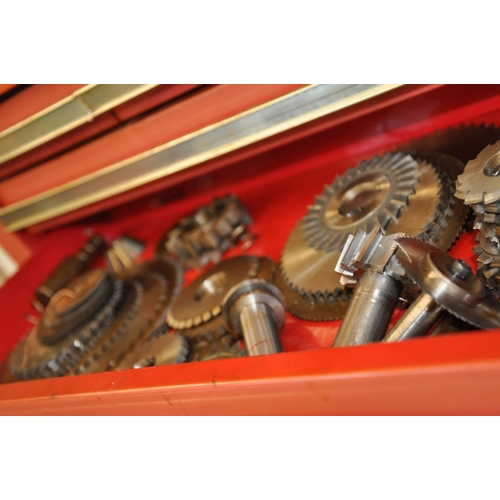 124 - A SUPERLINE PRO MECHANICS TOOL CHEST, with eight drawers full of milling Machine tools and cutters