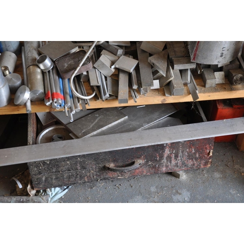 84 - A QUANTITY OF WORKED AND UNWORKED ALUMINIUM, plate and bar