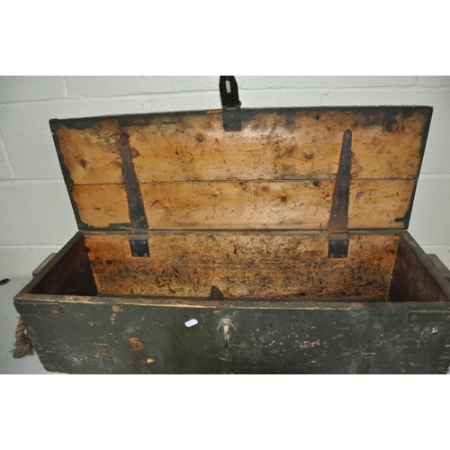 1142 - A VINTAGE WOODEN MILITARY MACHINE CASE with rope handles at both ends, width 93cm x depth 41cm x hei... 