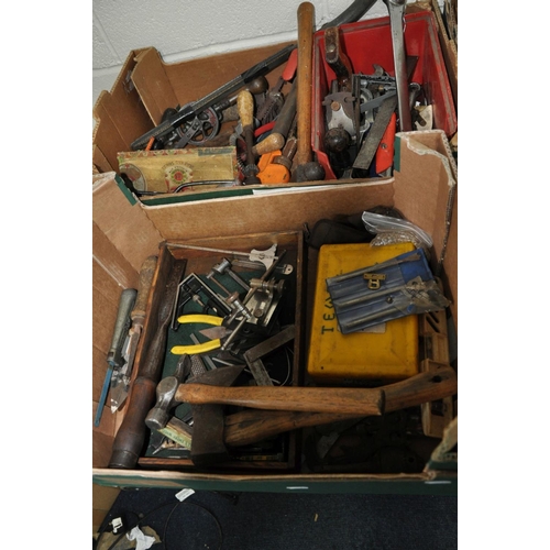 1143 - FOUR TRAYS CONTAINING HAND TOOLS AND A BOSCH PST 65 PAE JIGSAW (PAT pass and working), including a s... 