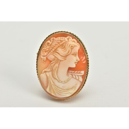 122 - A 9CT GOLD CAMEO BROOCH/PENDANT, of oval design depicting a lady in profile, collet mount and rope t... 