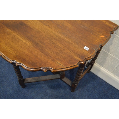 1277 - AN EARLY TO MID TWENTIETH CENTURY OAK GATE LEF TABLE with a wavy top edge on barley twist supports