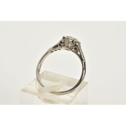 129 - AN EARLY 20TH CENTURY DIAMOND RING, centering on a transitional cut diamond, estimated weight 0.90ct... 