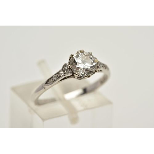 129 - AN EARLY 20TH CENTURY DIAMOND RING, centering on a transitional cut diamond, estimated weight 0.90ct... 