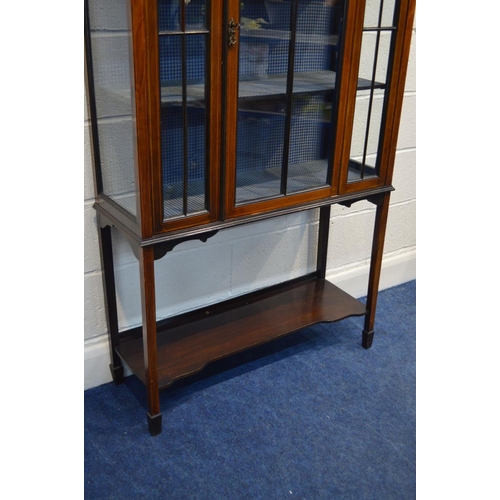 1295 - AN EDWARDIAN MAHOGANY INLAID AND STRUNG DISPLAY CABINET, with a single central door enclosing two fi... 