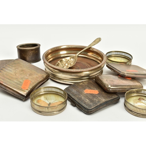 134 - A SELECTION OF SILVER CIGARETTE CASES AND ITEMS, to include five silver cigarette cases such as plai... 