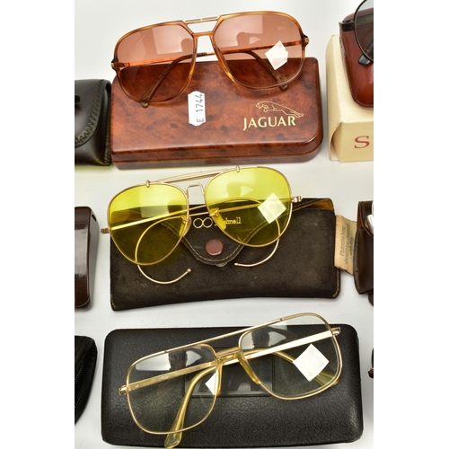 135 - A SELECTION OF SUNGLASSES AND SPARE CASES, to include nine pairs of sunglasses such as a pair of 'St... 