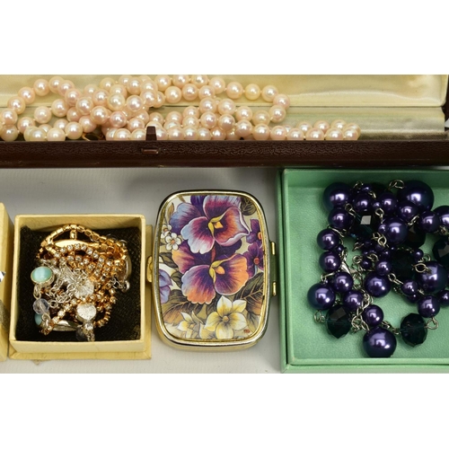 142 - A MIXED JEWELLERY COLLECTION to include a double row of Akoya cultured pearls strung to an amethyst ... 