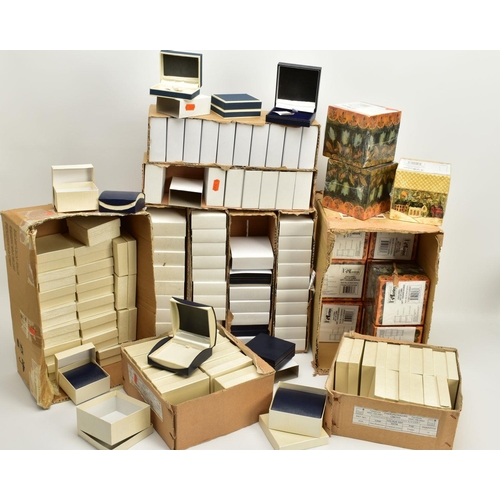 145 - A QUANTITY OF JEWELLERY BOXES AND PACKAGING, to include a box of seven 'Bob's boxes', three pack gif... 