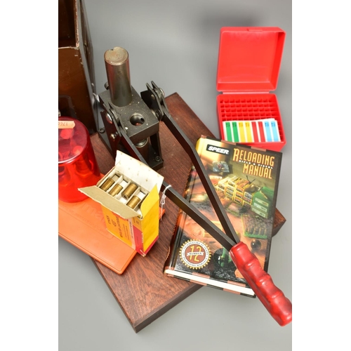 258 - A COLLECTION OF RELOADING EQUIPMENT FOR RIFLE AND PISTOL CARTRIDGES, comprising of Wamadet reloading... 