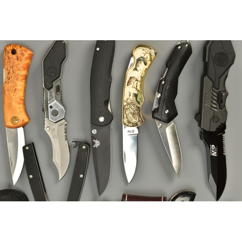 276 - A NUMBER OF LOCK KNIVES consisting of three x Smith & Wesson model Military & Police, Smith & Wesson... 