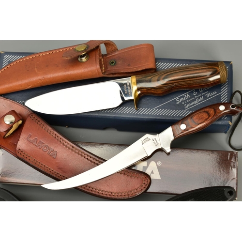 283 - A COLLECTION OF BOXED KNIVES with exception of the last item consisting of Smith & Wesson sheath kni... 