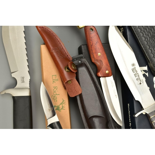 285 - A COLLECTION OF KNIVES consisting of Smith & Wesson Texas Hold-em small bowie knife in sheath, Smith... 