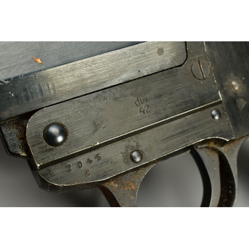 291 - A 27MM GERMAN 'LKEUCHTPISTOLE 34', WWII flare pistol serial number 2045C, bearing the German arsenal... 