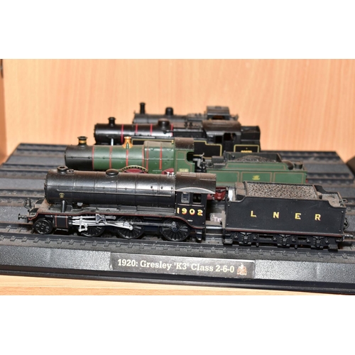 370 - TEN DISPLAY MODELS OF STEAM AND DIESEL LOCOMOTIVES, nine plastic models on tracks of 00 gauge size w... 