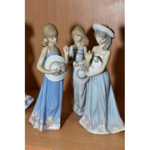 386 - A SET OF SIX LLADRO GIRLS WITH STRAW HATS FIGURES, designed and sculpted by Juan Huerta, comprising ... 