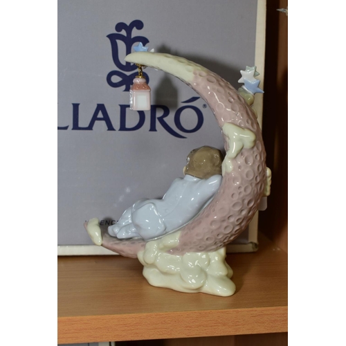 409 - A BOXED LLADRO FIGURE 'HEAVENLY SLUMBER', No. 6479, designed by Antonio Ramos, height 17.5cm