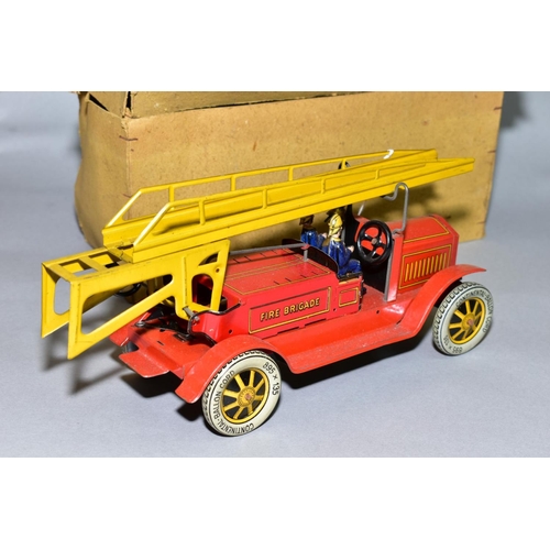 423 - A DISTLER TINPLATE CLOCKWORK FIRE ENGINE, missing extension ladder and winding mechanism and headlam... 