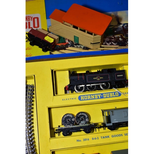 454 - A BOXED HORNBY DUBLO TANK GOODS TRAIN SET, No 2016, comprising Class N2 0-6-2 tank locomotive, No. 6... 