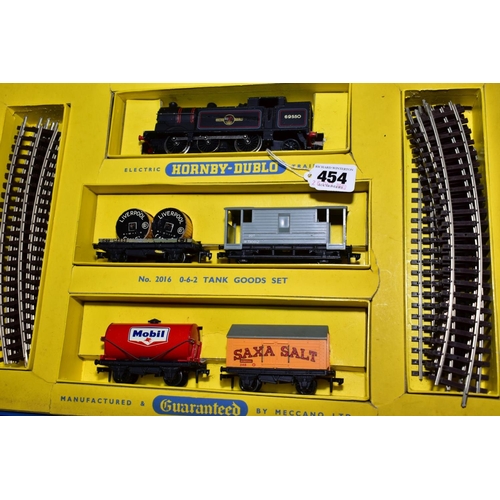 454 - A BOXED HORNBY DUBLO TANK GOODS TRAIN SET, No 2016, comprising Class N2 0-6-2 tank locomotive, No. 6... 