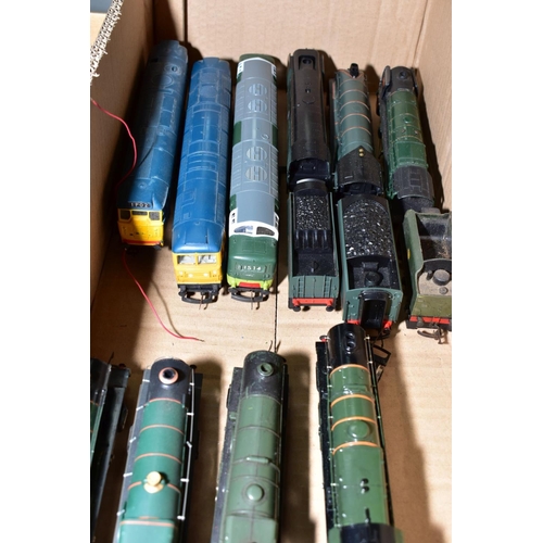 596 - A QUANTITY OF UNBOXED AND ASSORTED O0 GAUGE LOCOMOTIVES, Airfix, Tri-ang, Hornby, Mainline and Lima,... 