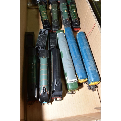 596 - A QUANTITY OF UNBOXED AND ASSORTED O0 GAUGE LOCOMOTIVES, Airfix, Tri-ang, Hornby, Mainline and Lima,... 