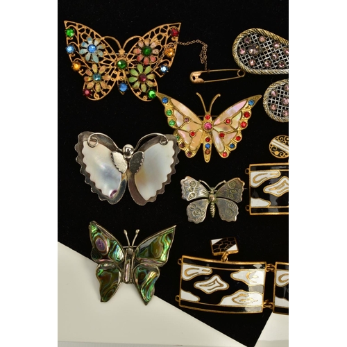 67 - A COLLECTION OF BUTTERFLY BROOCHES AND A BRACELET, to include ten butterfly brooches of various desi... 