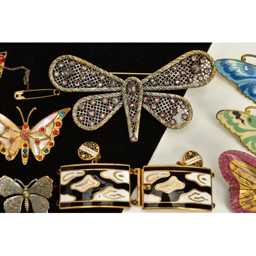 67 - A COLLECTION OF BUTTERFLY BROOCHES AND A BRACELET, to include ten butterfly brooches of various desi... 