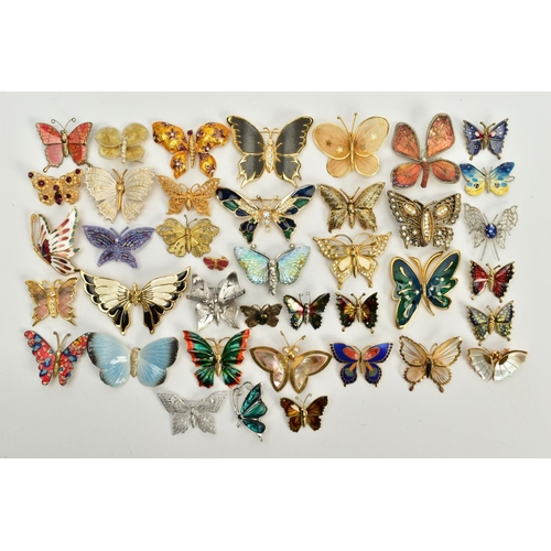 68 - A QUANTITY OF BUTTERFLY BROOCHES, to include yellow and white metal brooches of various designs such... 