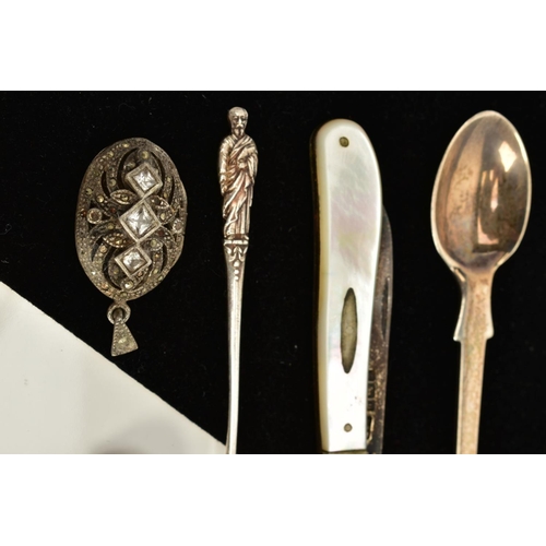 79 - A MISCELLANEOUS SELECTION OF ITEMS, to include a pair of Victorian silver fiddle sugar tongs, hallma... 