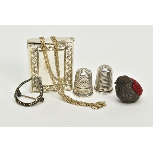 88 - A SMALL QUANTITY OF ITEMS, to include two silver thimbles, one with a Birmingham hallmark, a white m... 