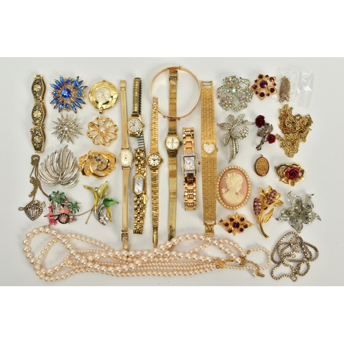 93 - A SELECTION OF JEWELLERY, to include a yellow metal fine curb link chain, spring clasp, stamped 9ct,... 